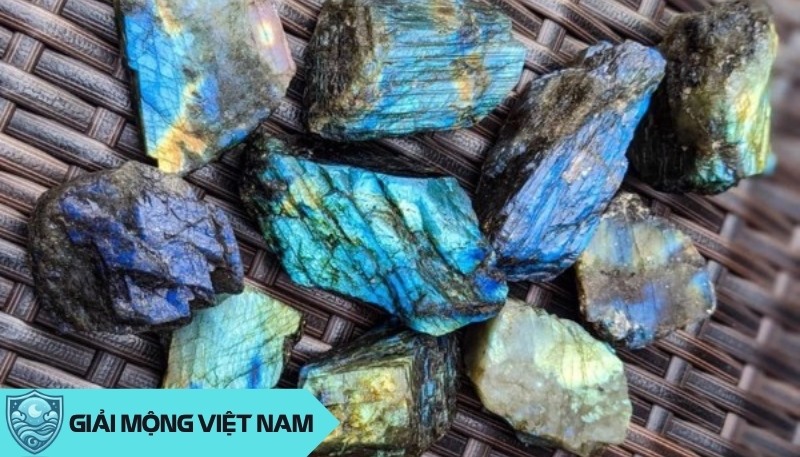 Đúng vậy, Labradorite thực sự là viên đá của sự biến đổi dành cho Bọ Cạp.